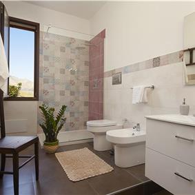 2 bedroom villa with pool, Castellammare del Golfo, sleeps 4